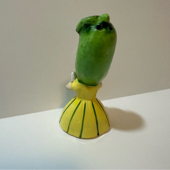 Vtg 50s Napco Farm Girl Cucumber Pepper Shaker - Picture 2 of 7